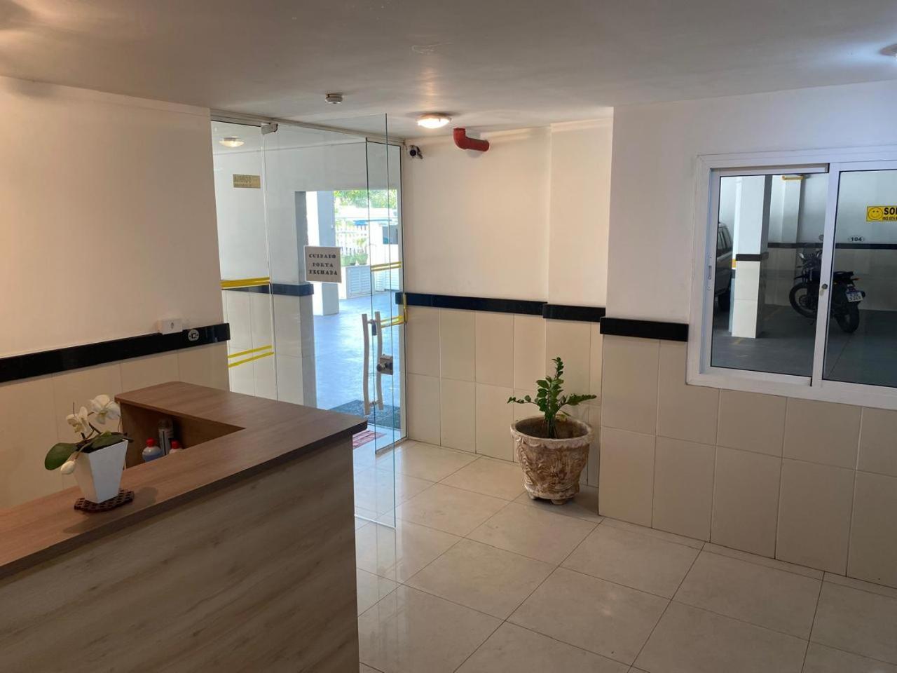 Apartamento de 2 Quartos com Vista Lago
